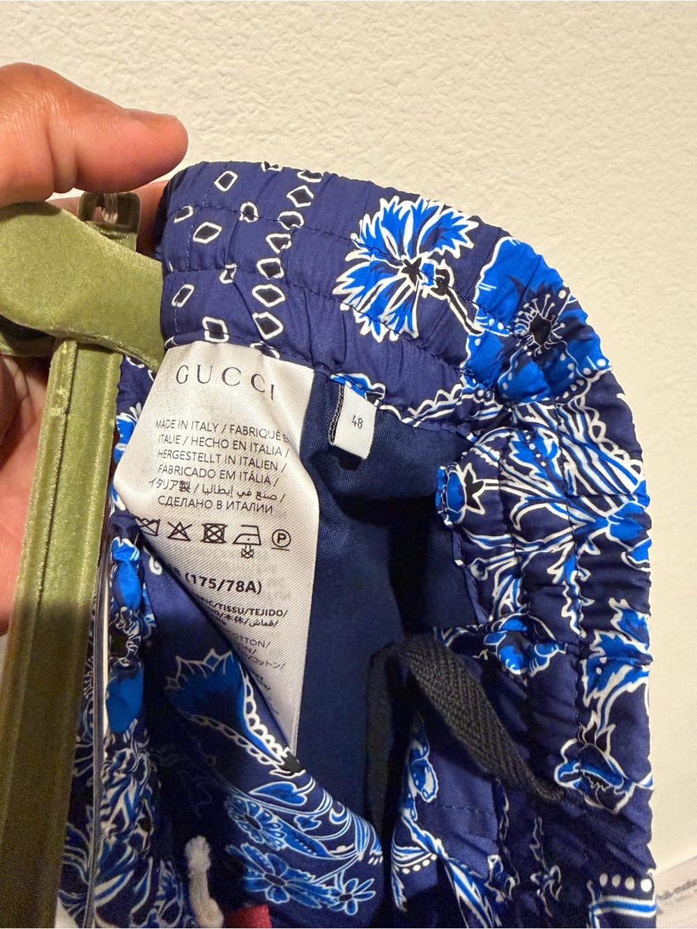 NWT Gucci Navy Blue Floral Bandana-Print Bermuda Shorts - Picture 4 of 5